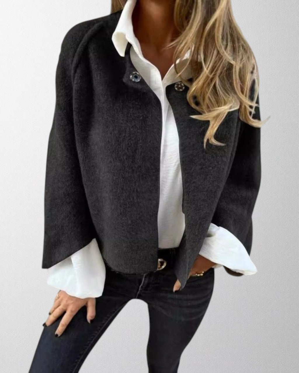 Olivia - Short jacket with elegant flared sleeves