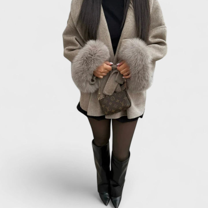 Woolcat – Elegant Coat with Faux Fur Details